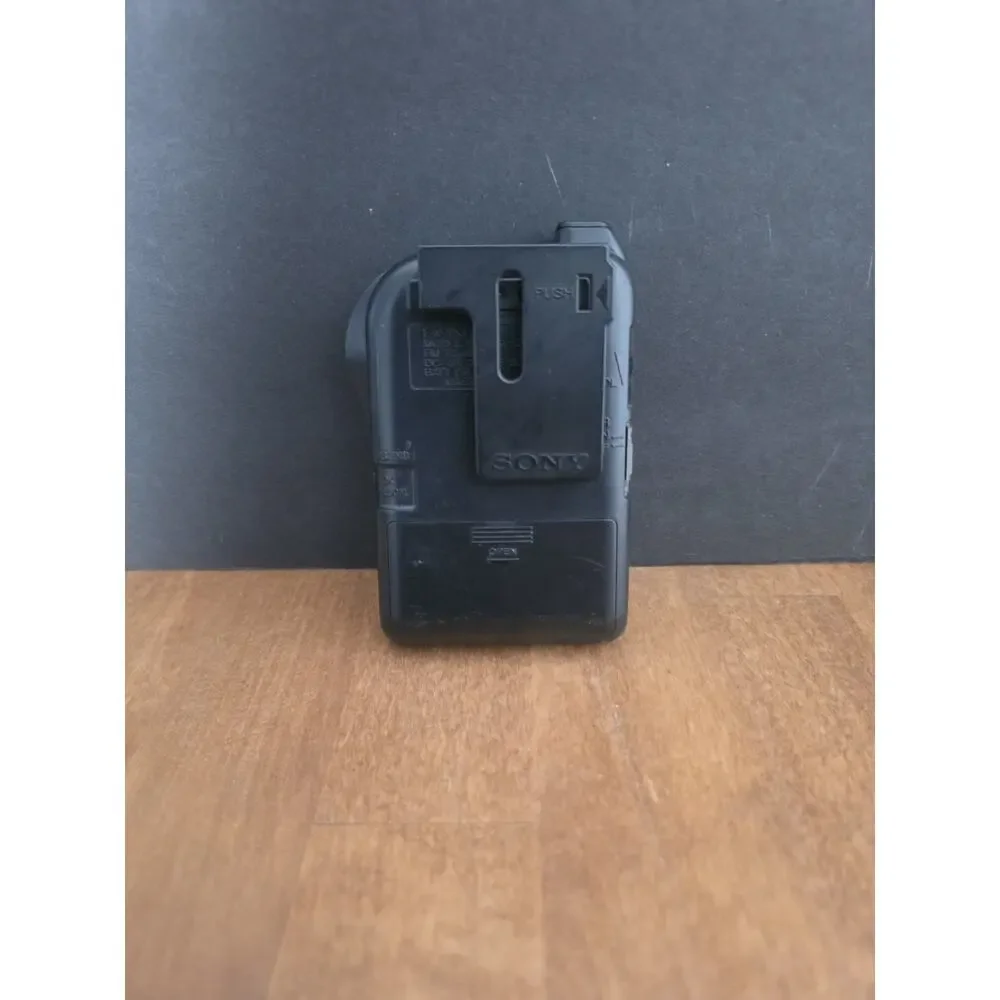 Sony Walkman SRF-26 FM/AM Radio Stereo Clip On Awesome Pocket Size Tested